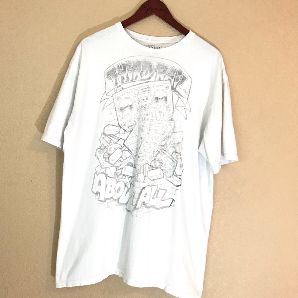 White and gray faded 3rd rail xxl graphic tee